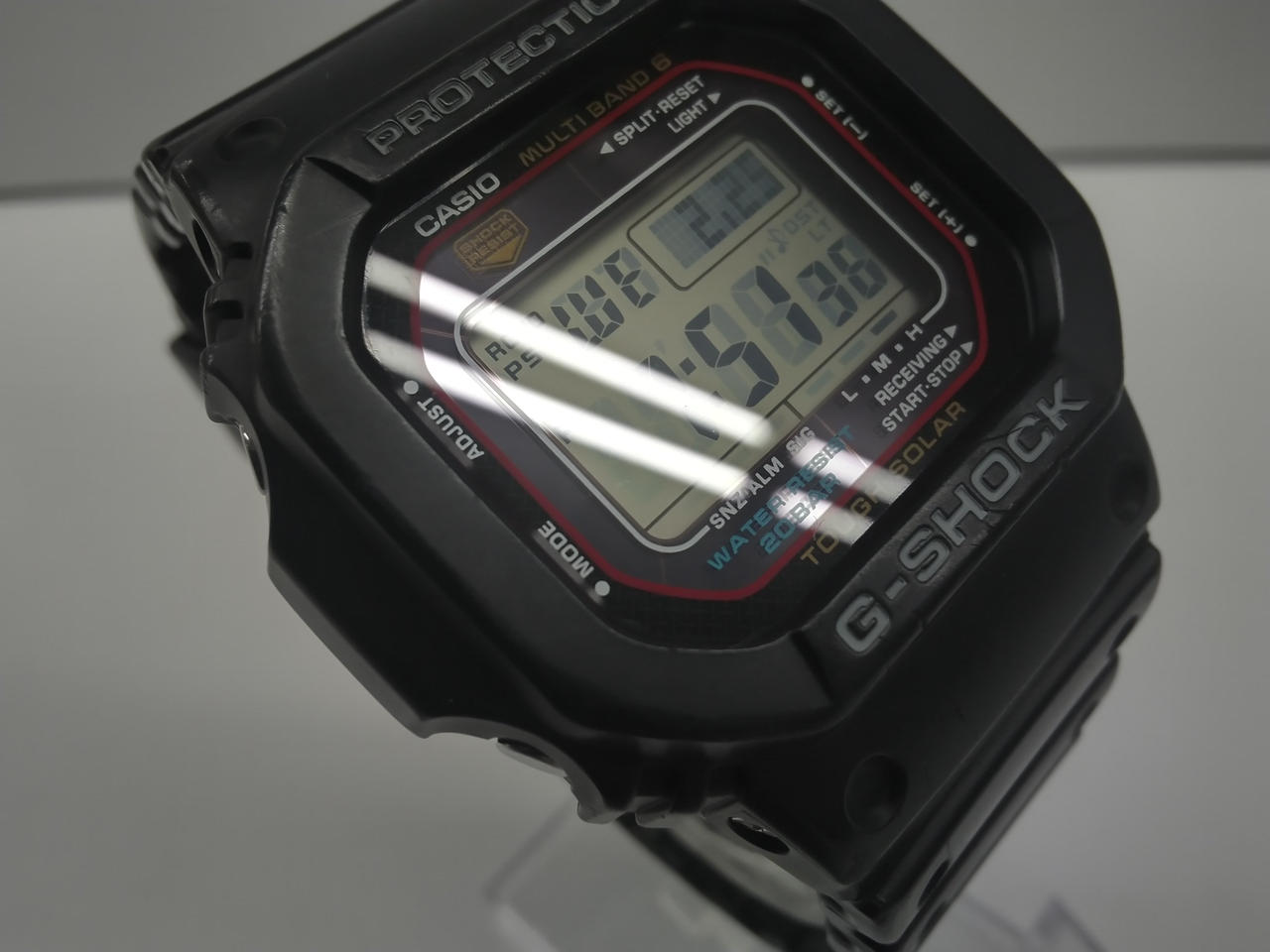 風防に少しキズ(MODEの右側に1本)