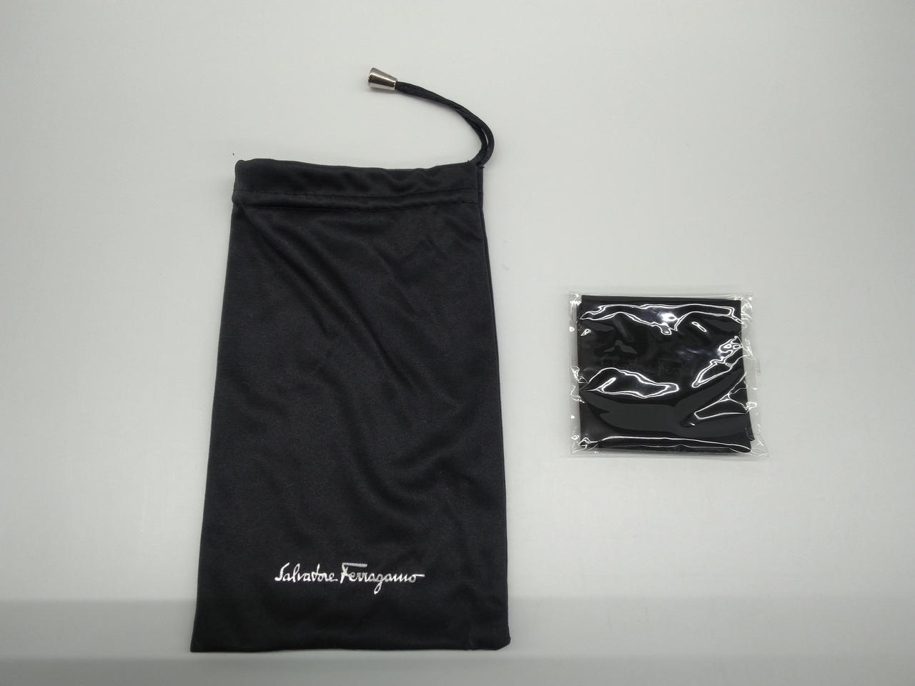 袋とメガネ拭き