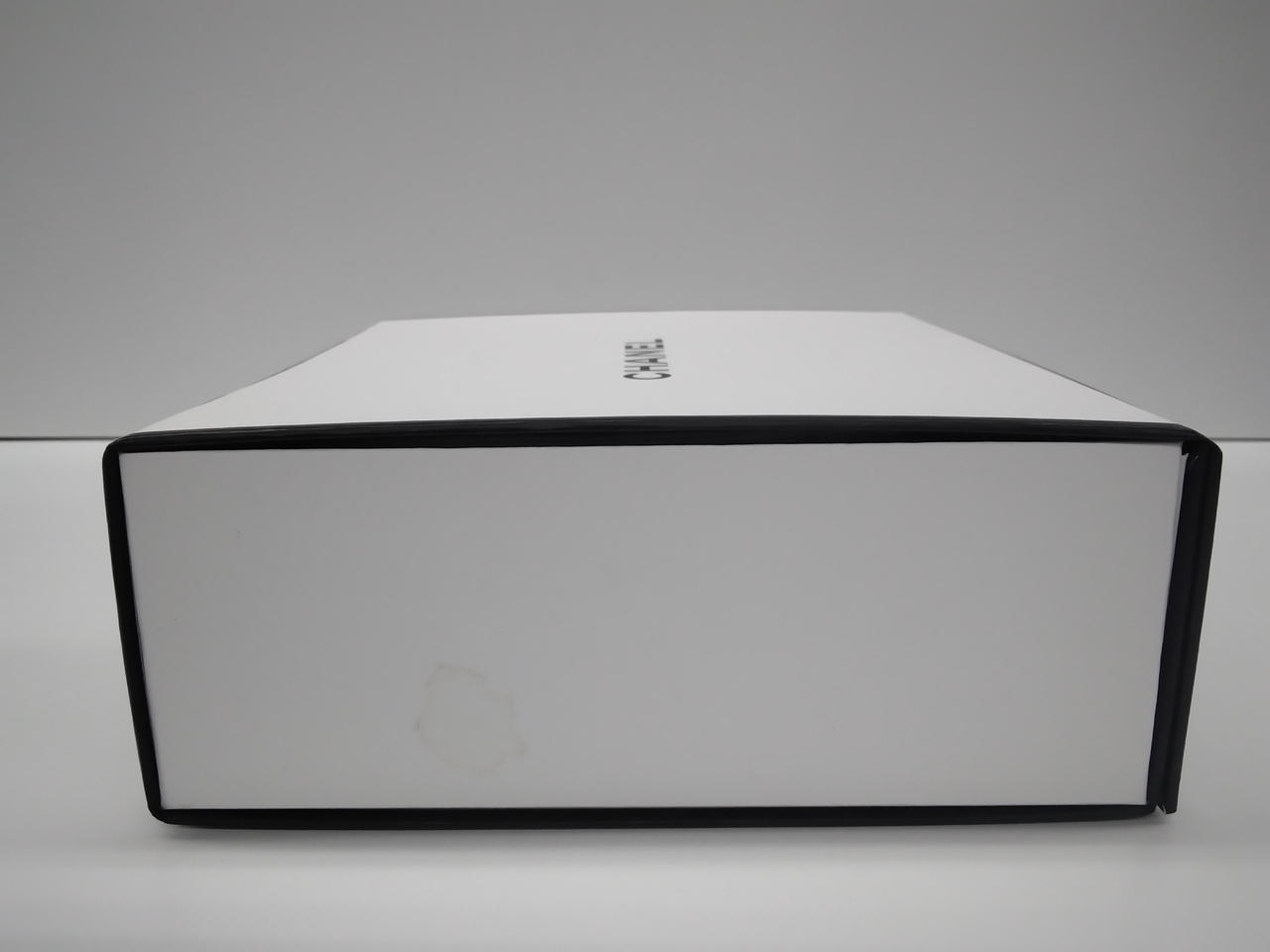 外箱に汚れあり