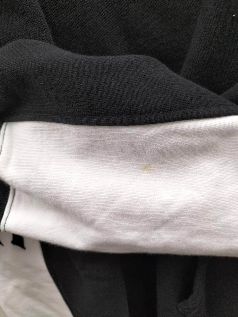 左袖部分汚れあり