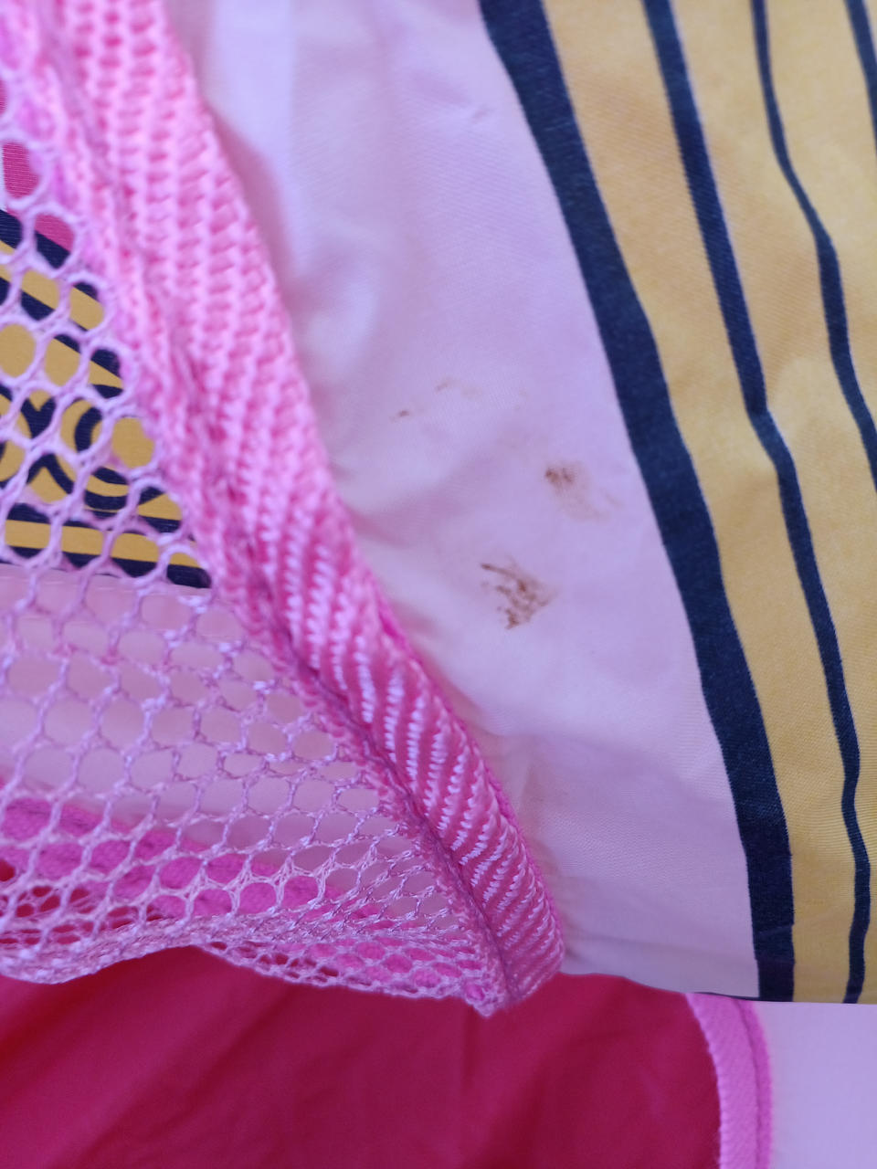 ドアのメッシュ部 右辺り 裏側