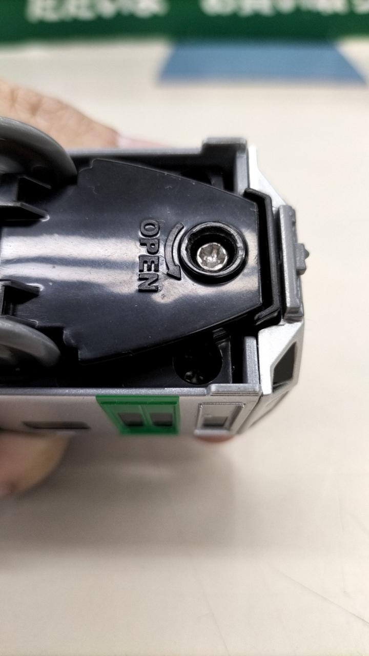 ネジがなめしきっています。