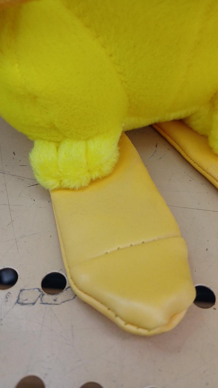 汚れあり、若干の劣化が見受けられます。