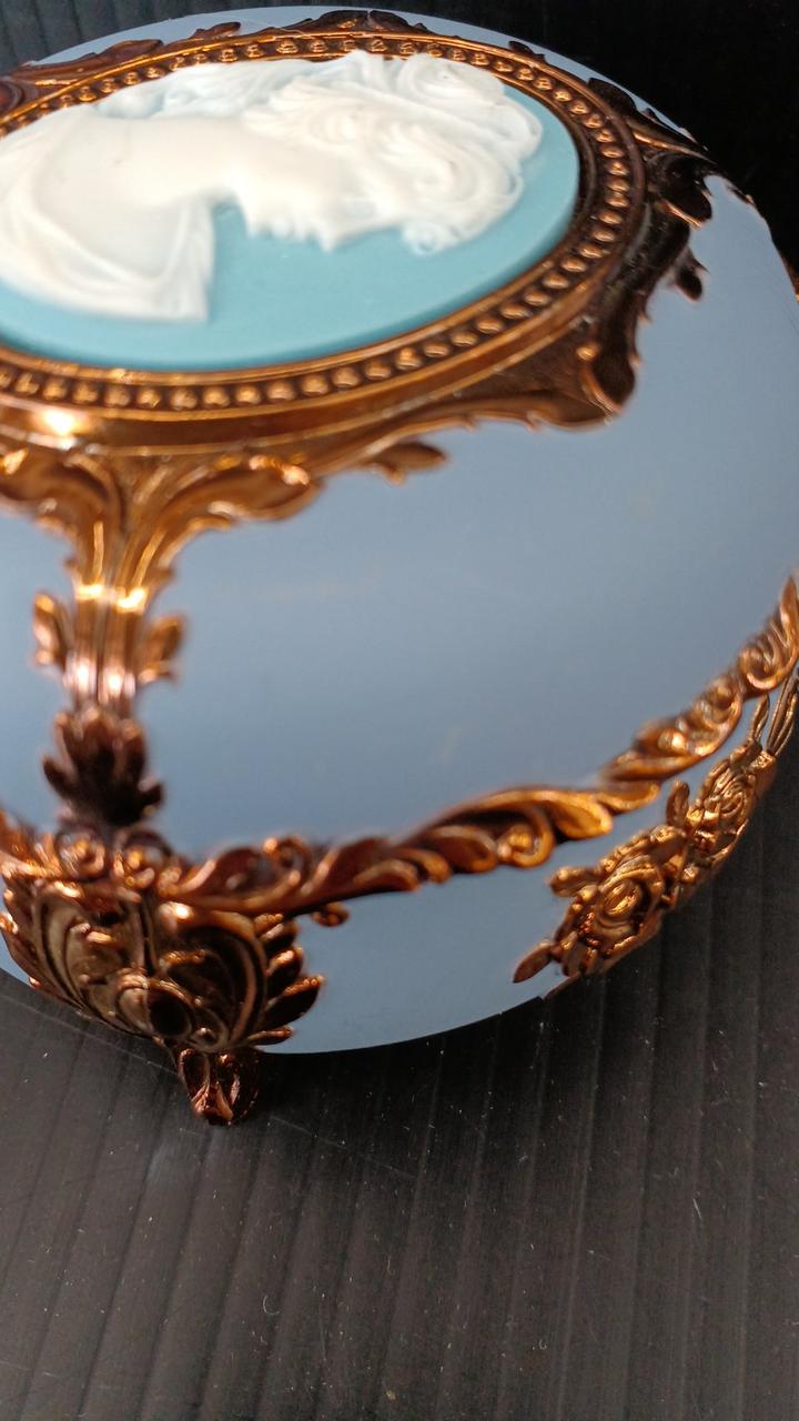 黄色い線状のキズヨゴレあり