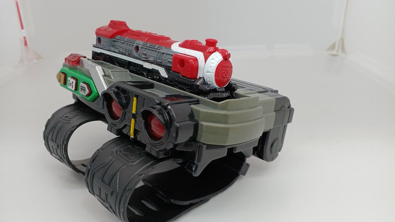 レバー欠品のため変身できません。