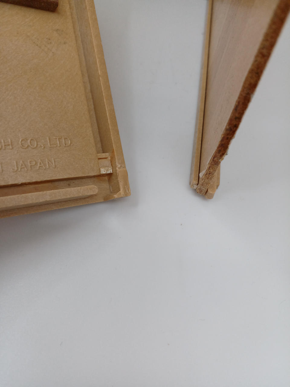 本体と奥側壁の接合部分です。折れてます。