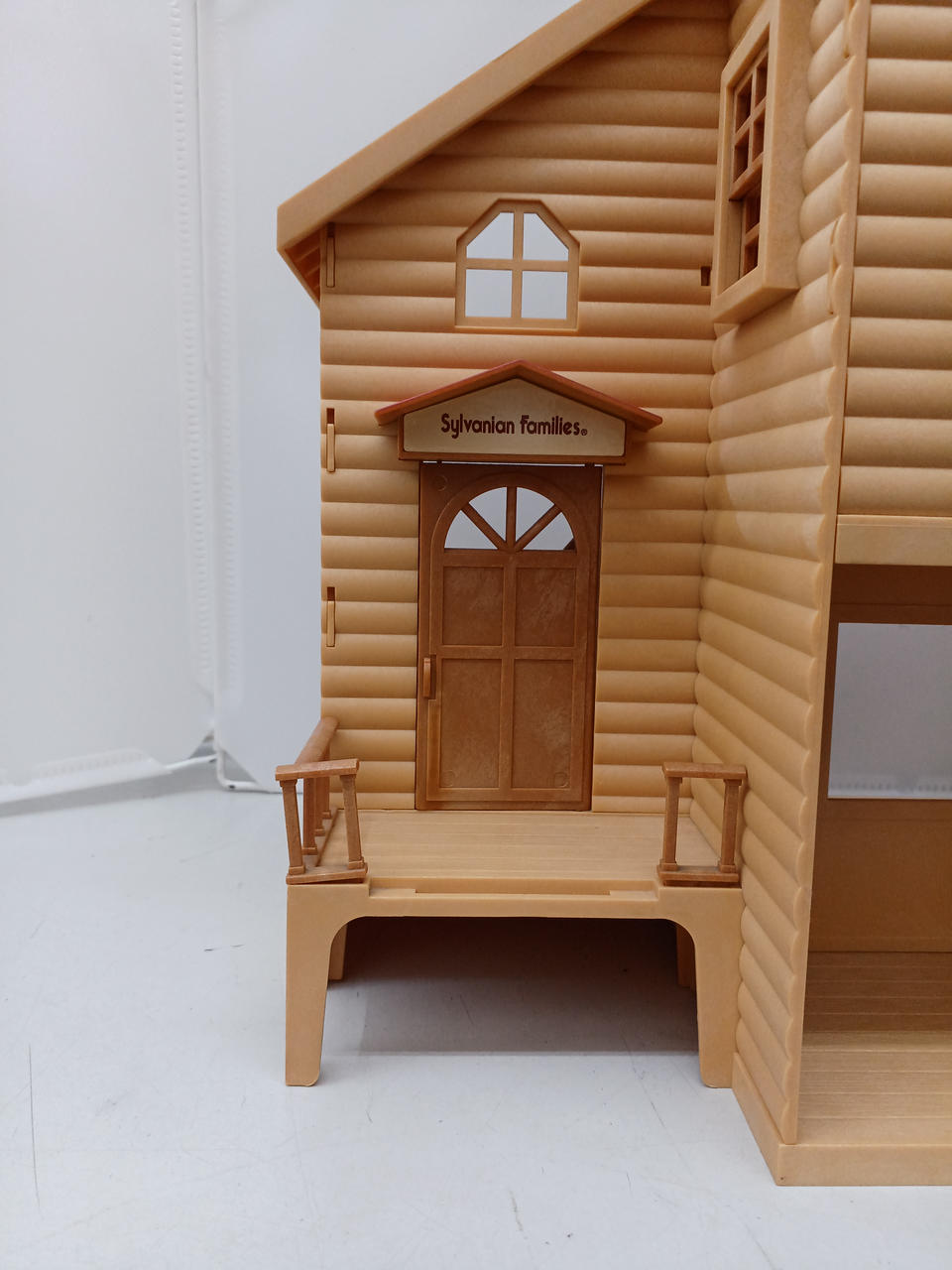 玄関前の階段欠品しています。