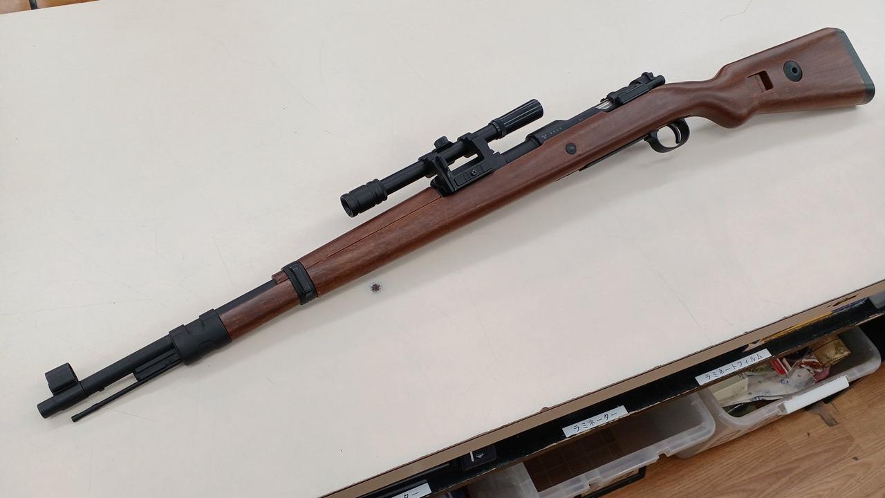 スコープ位置が遠くて覗きづらいです。