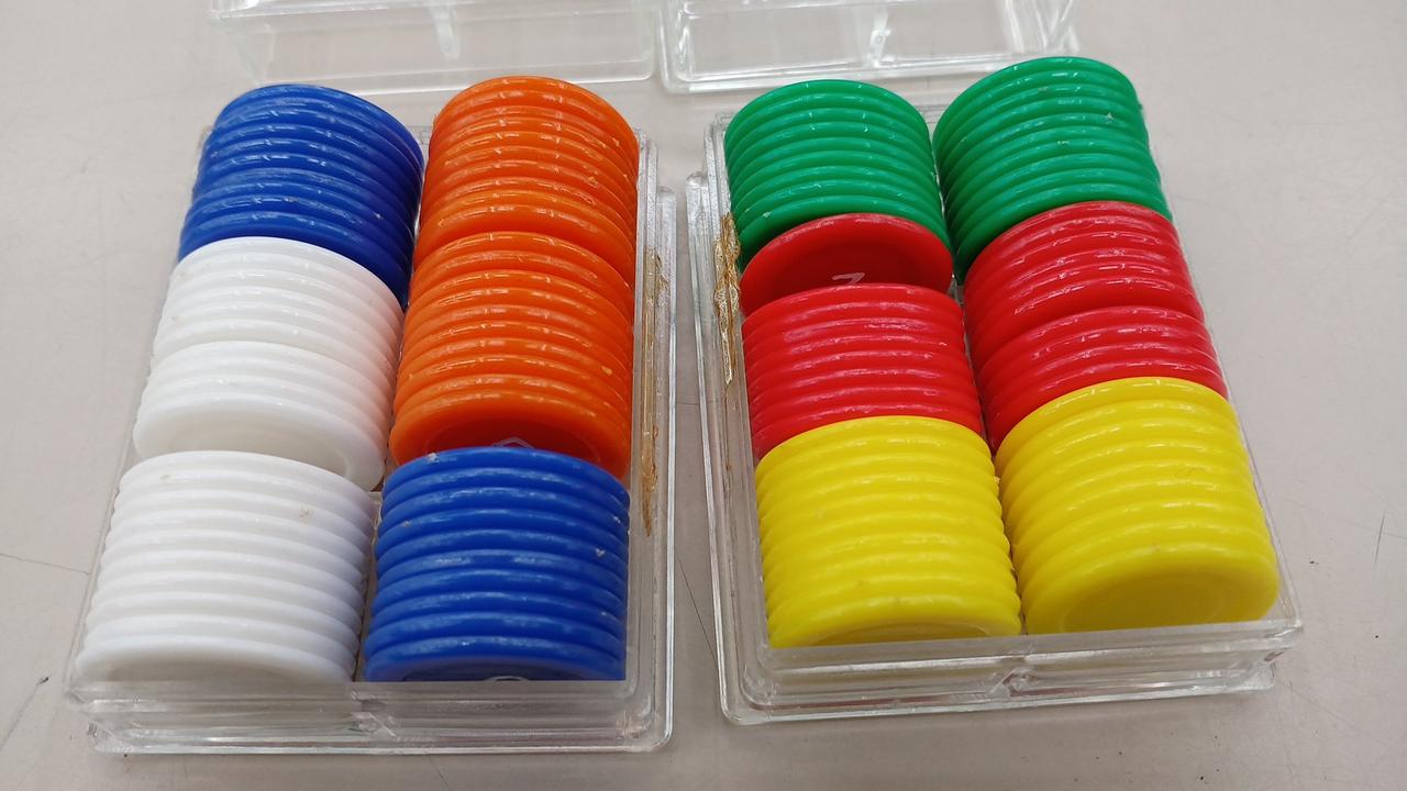 赤色やや少なめです。