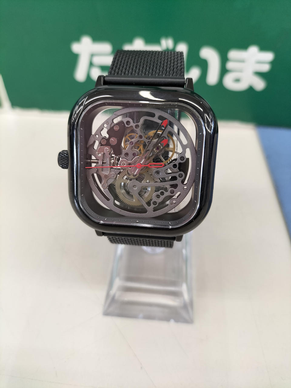 内部のオブジェ動きが楽しめる自動巻