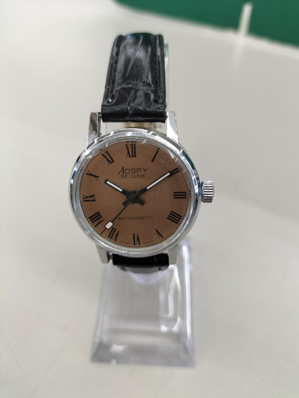 シンプルデザインの手巻きアンティーク