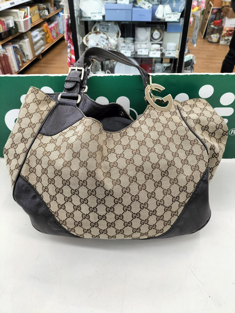 GUCCI 型番：203504 キャンバストート