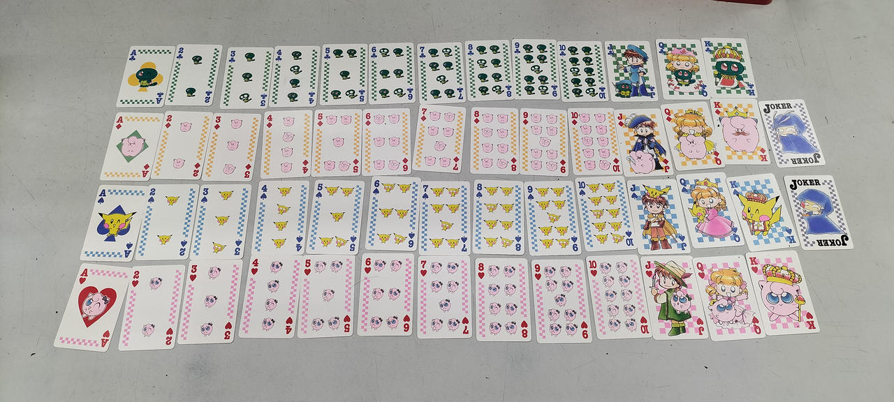 全体的に少し黄ばみがかかっています。