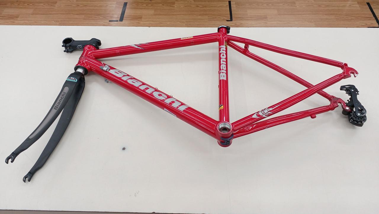 お引き取り限定 ビアンキ Viale フレームサイズ 3x9段変速 お引き取り限定 ビアンキ Viale フレームサイズ 3x9段変速 大阪