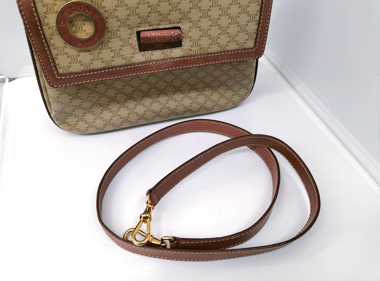 ショルダーストラップ付き