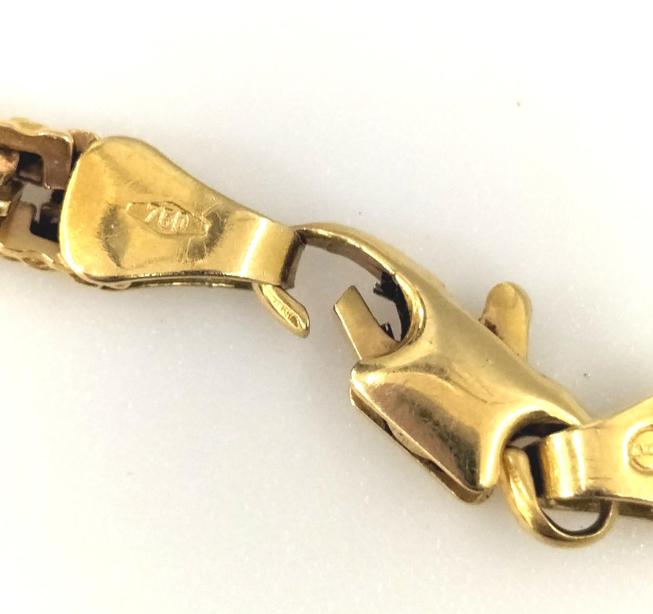 留め具の戻り悪いです。