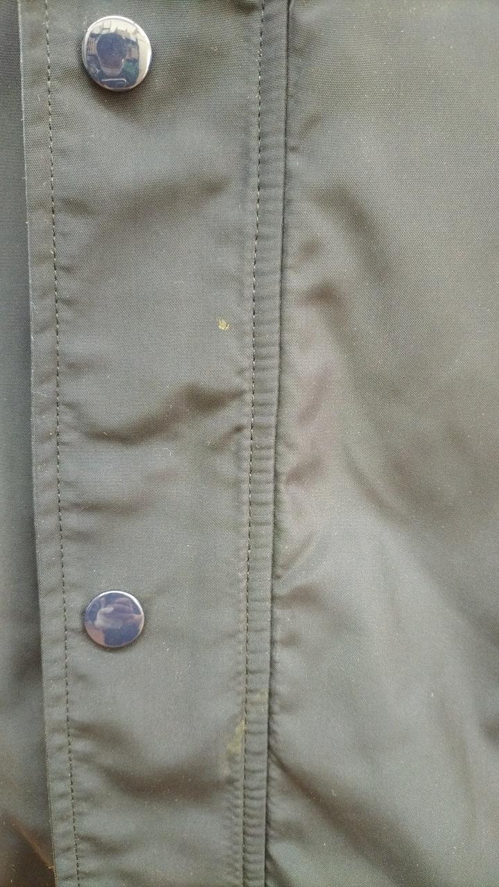 中央下部汚れ有り。