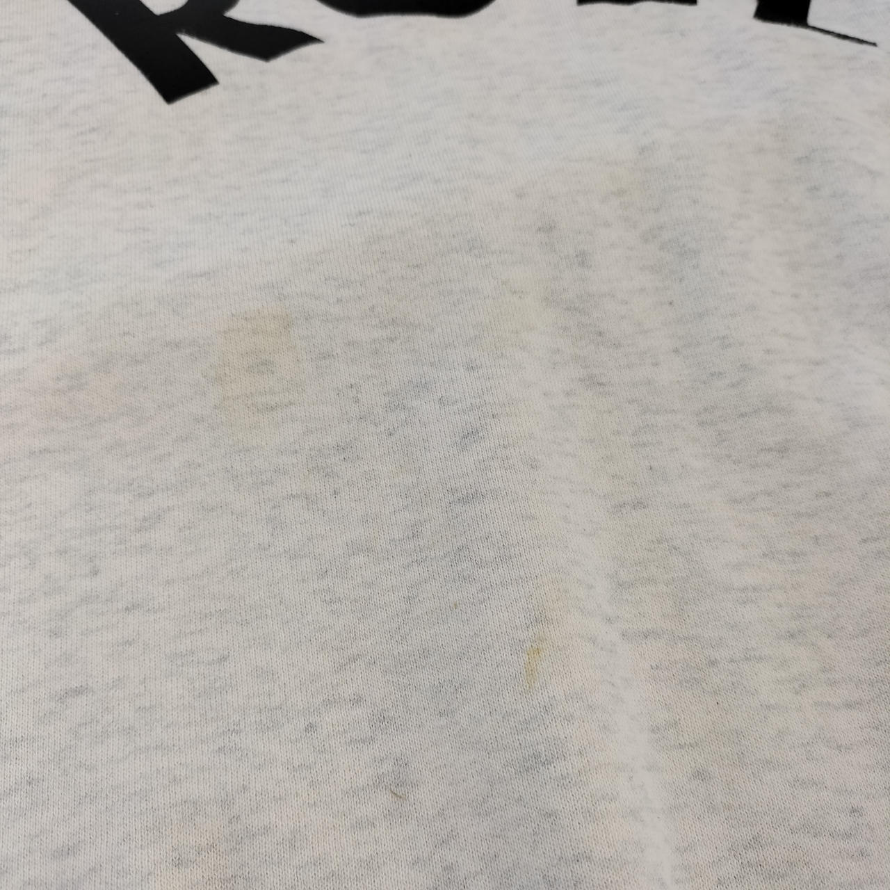 正面中心部分に染みあり