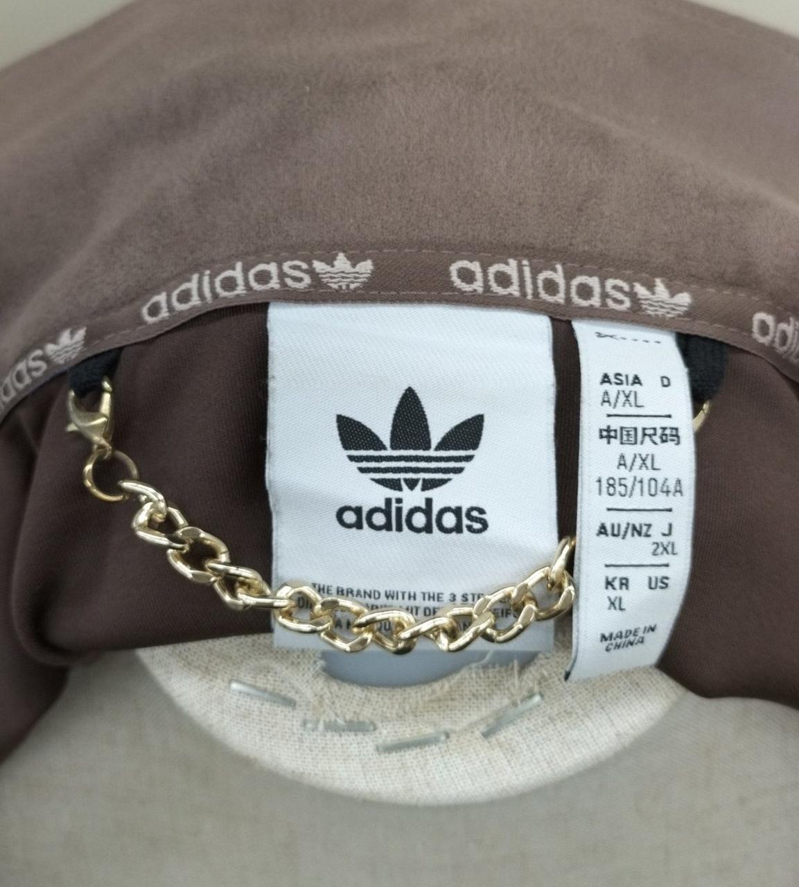 首後ろ装飾有り。