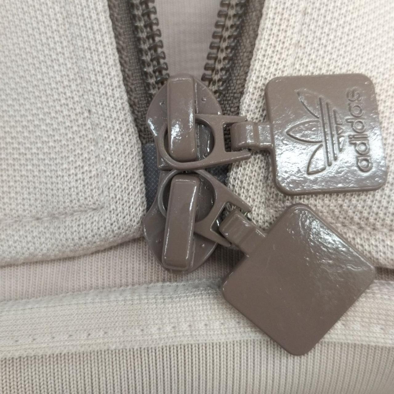 チャック閉める際少しコツがいります。