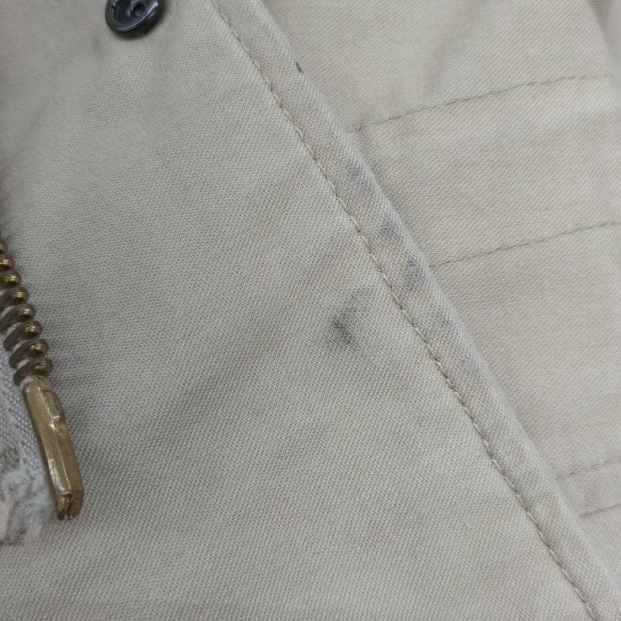 左裏ファスナー付近汚れ有り。