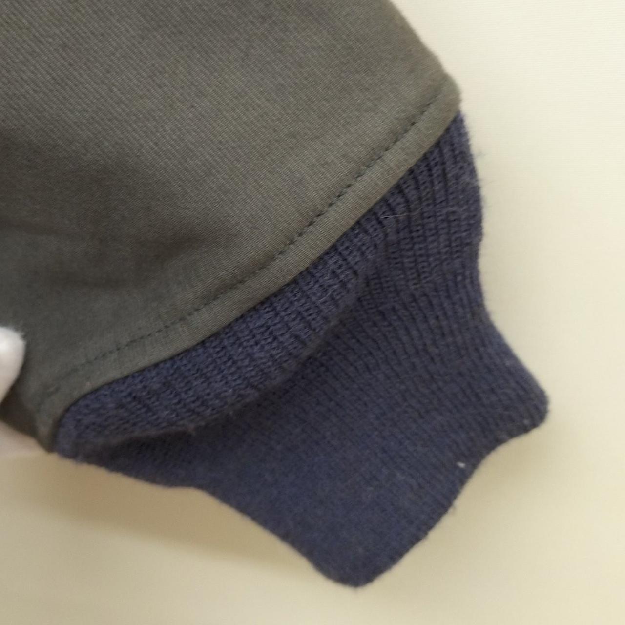 左袖口毛羽立ち有り。