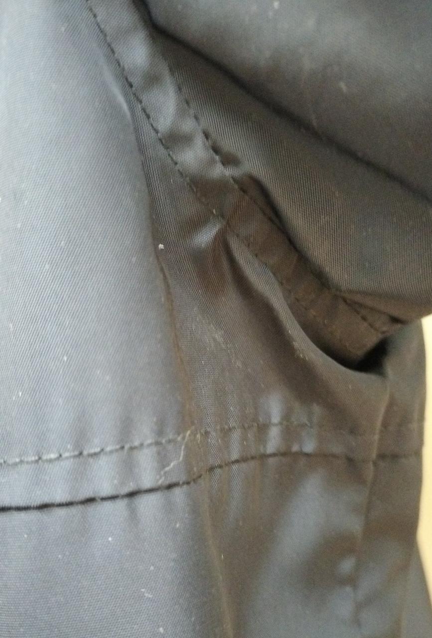 左脇下汚れ有り。