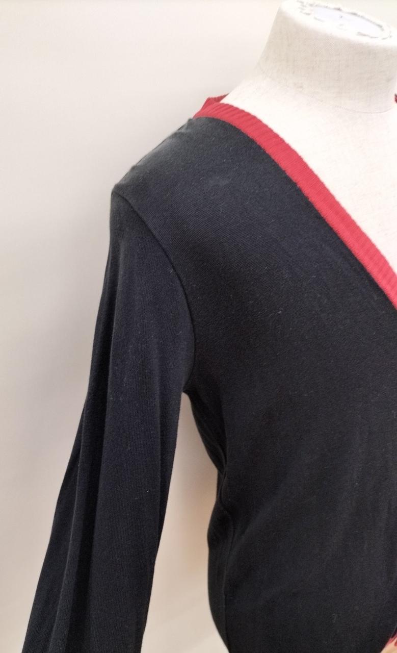 服全体的に毛羽立ち有。