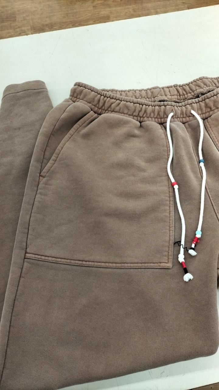 紐部にほつれあり