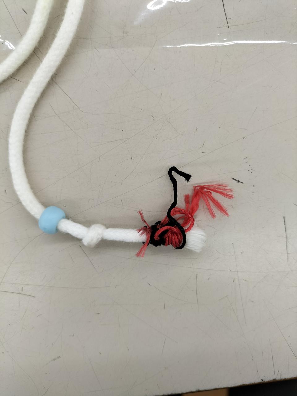 パンツ紐部にほつれ