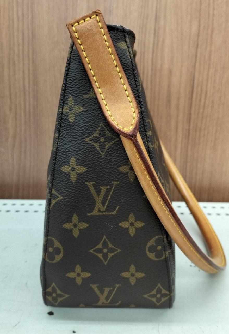 真ん中辺り汚れあり。