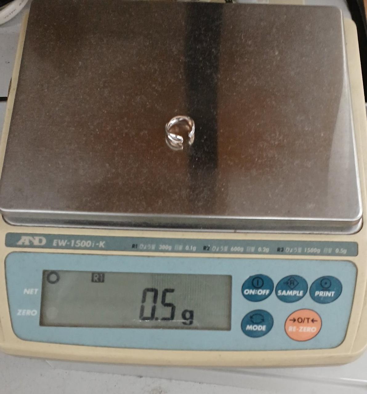 0.5g
