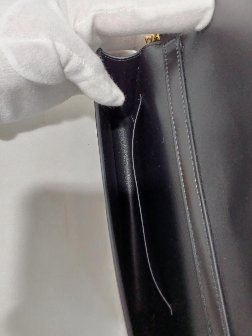 内ポケットにヨレあります。