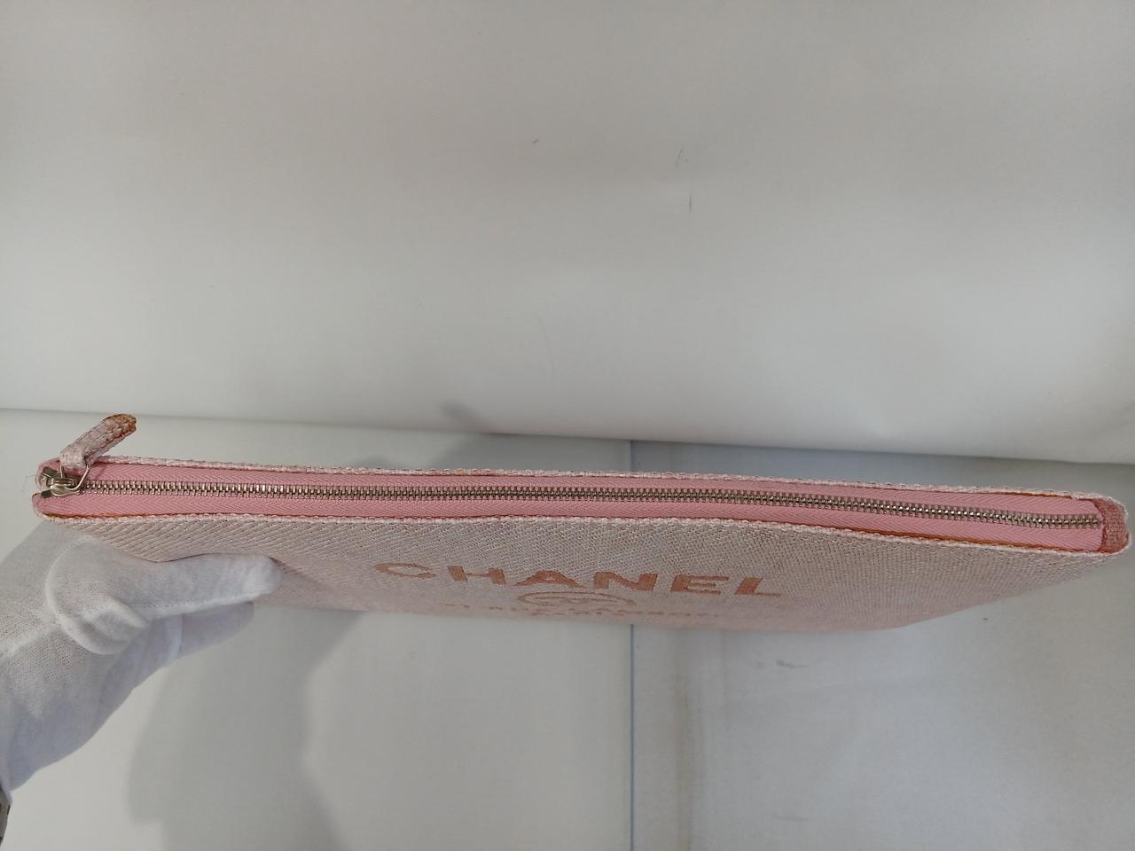 ファスナー付近、取っ手にシミあります。