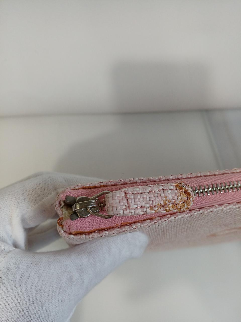 ファスナー付近、取っ手にシミあります。