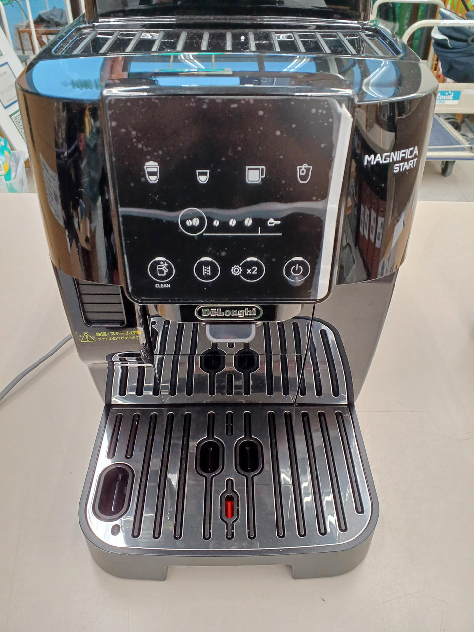 中古品ですが、使用感少なくきれいです。