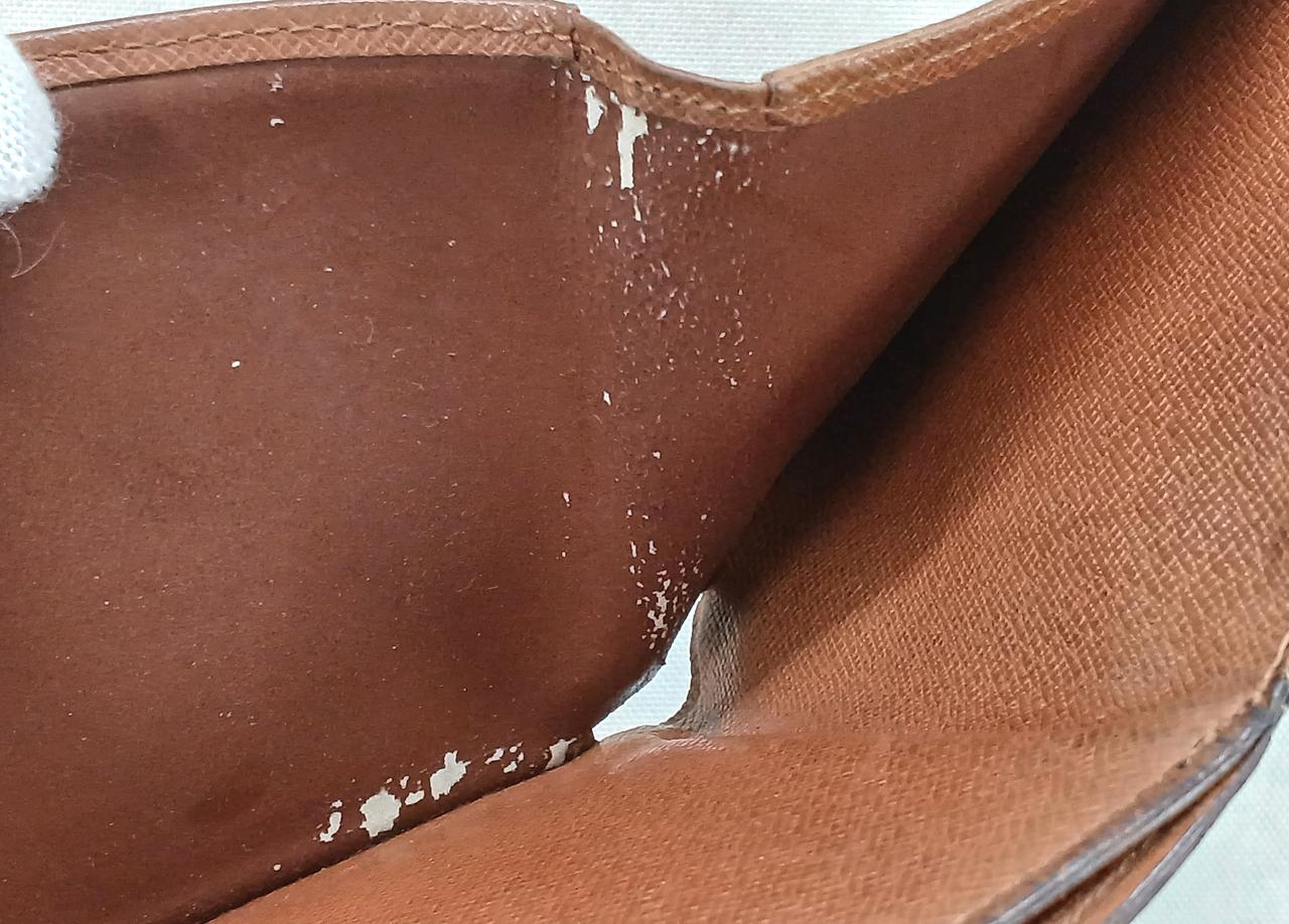 札入れに剥がれあります