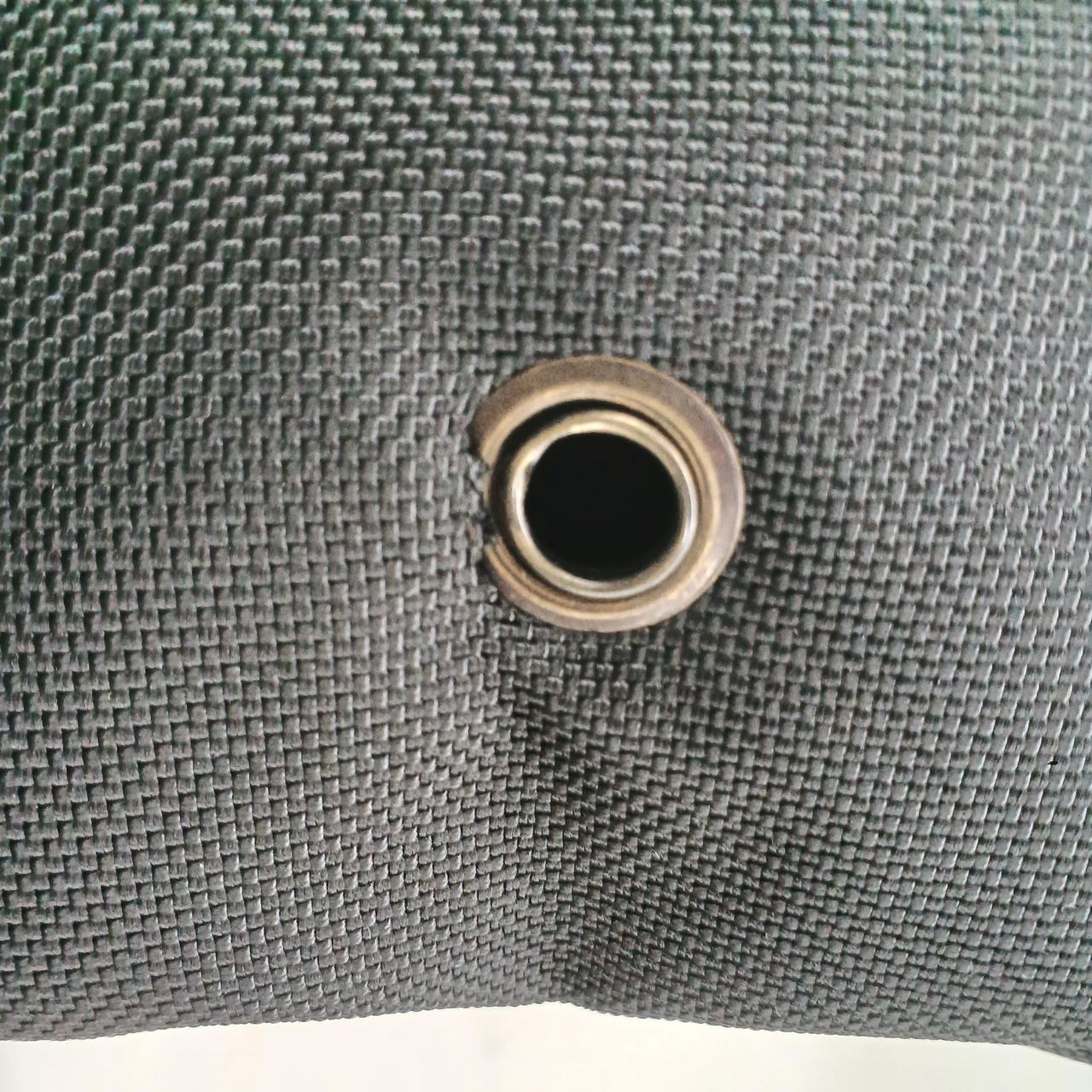 サイドのハトメに破れあり