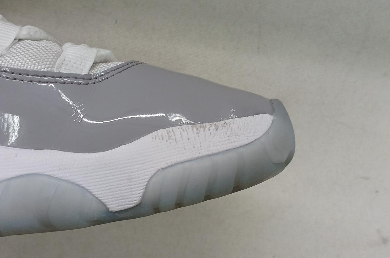 左足内側にご使用感がございます。