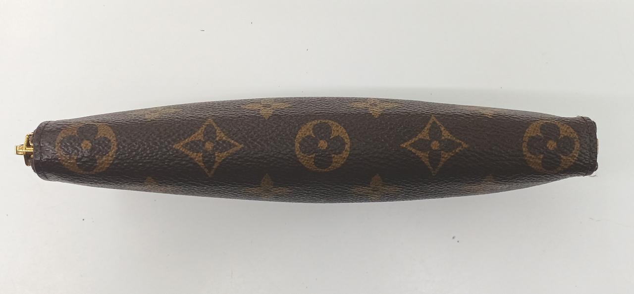 中央に向かって膨らんでおります。