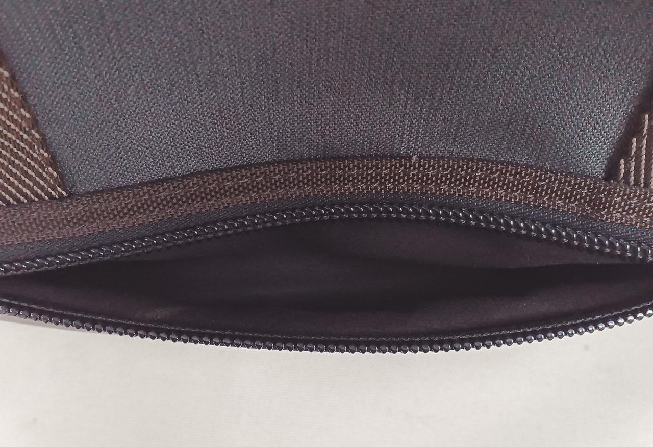 前面下部ポケット