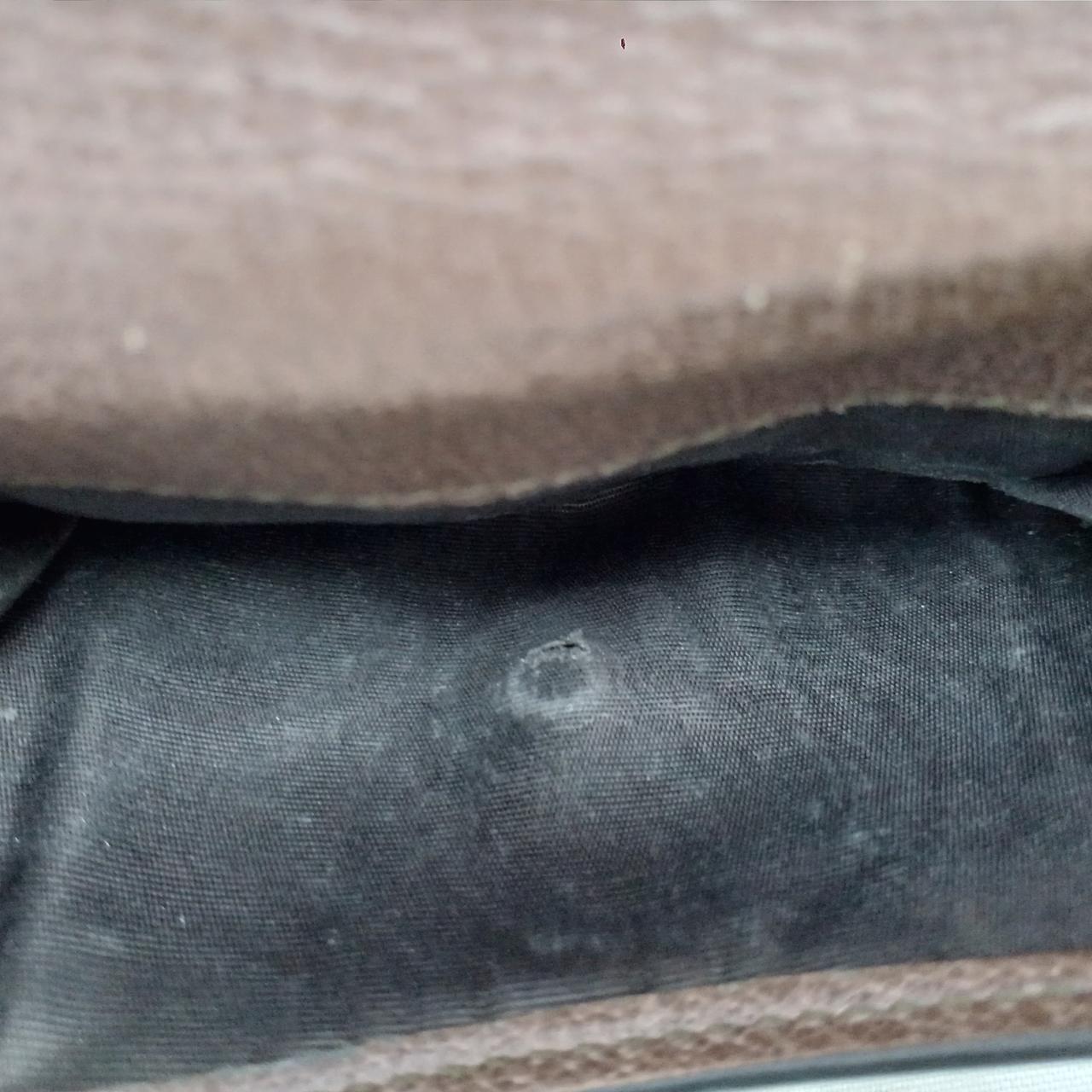 コインケース内側に破れあり