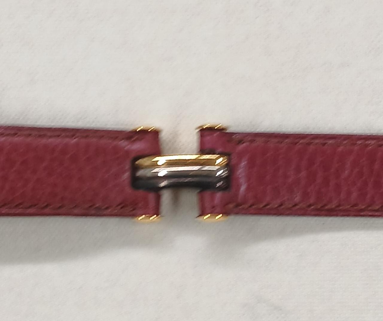 金具部分に変色がございます。