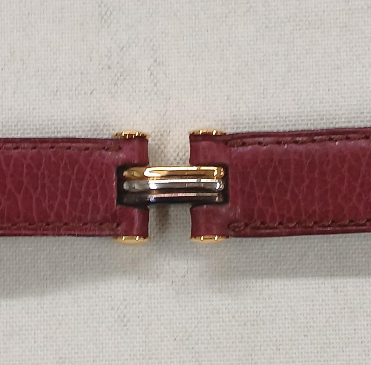 金具部分に変色がございます。