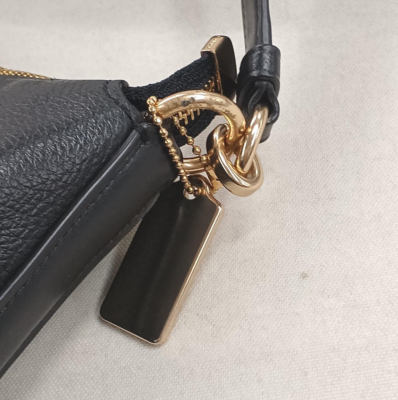 金具にキズあります。