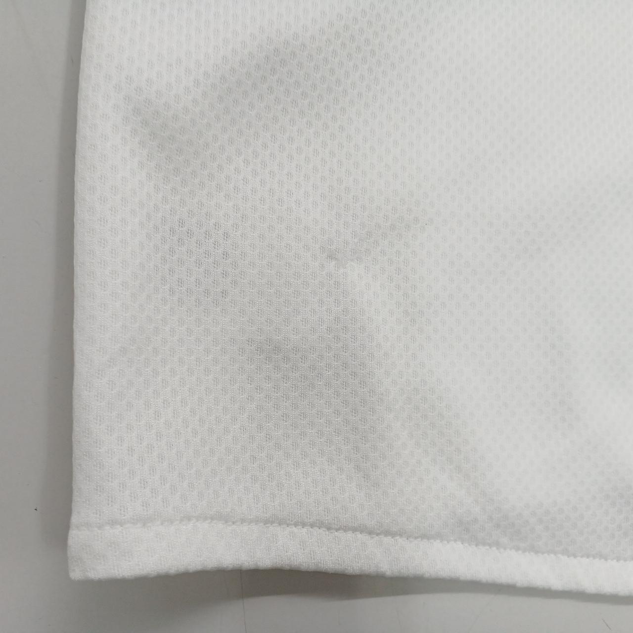 引っ掻けたようなキズ有り