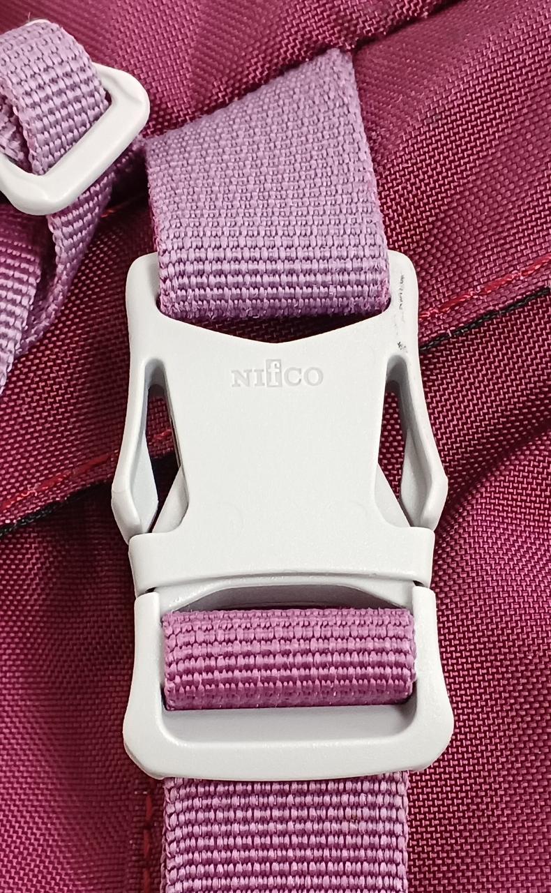 ベルトバックル一つだけ、逆さまです。