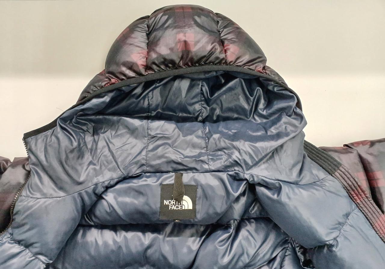 襟ぐりに変色がございます。