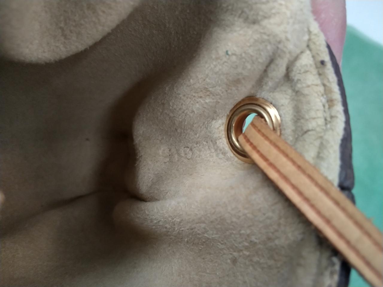 MI1015と刻印あり。