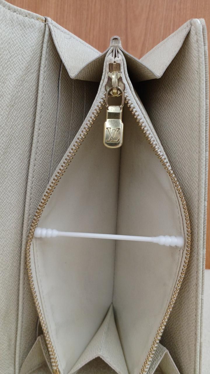 小銭入れはキレイです